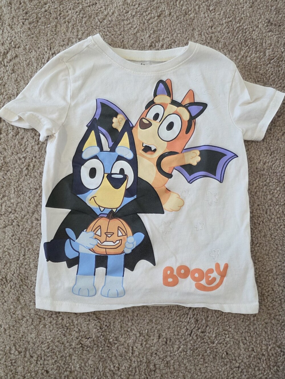 Kids' White Halloween Bluey Graphic Tee 4t Vampire Bat Bats